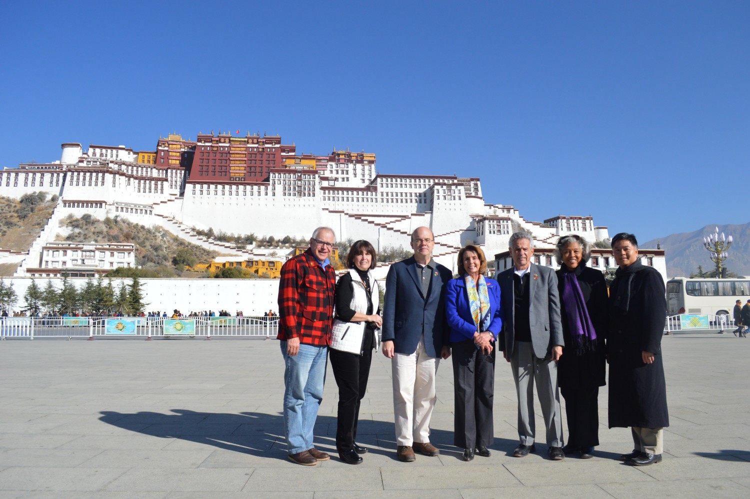 Nancy-Pelosi-in-Lhasa